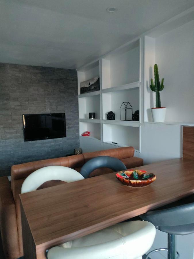 Апартаменти Le Petit Cocon - Parking Prive - Lyon Sud Венісьє Екстер'єр фото